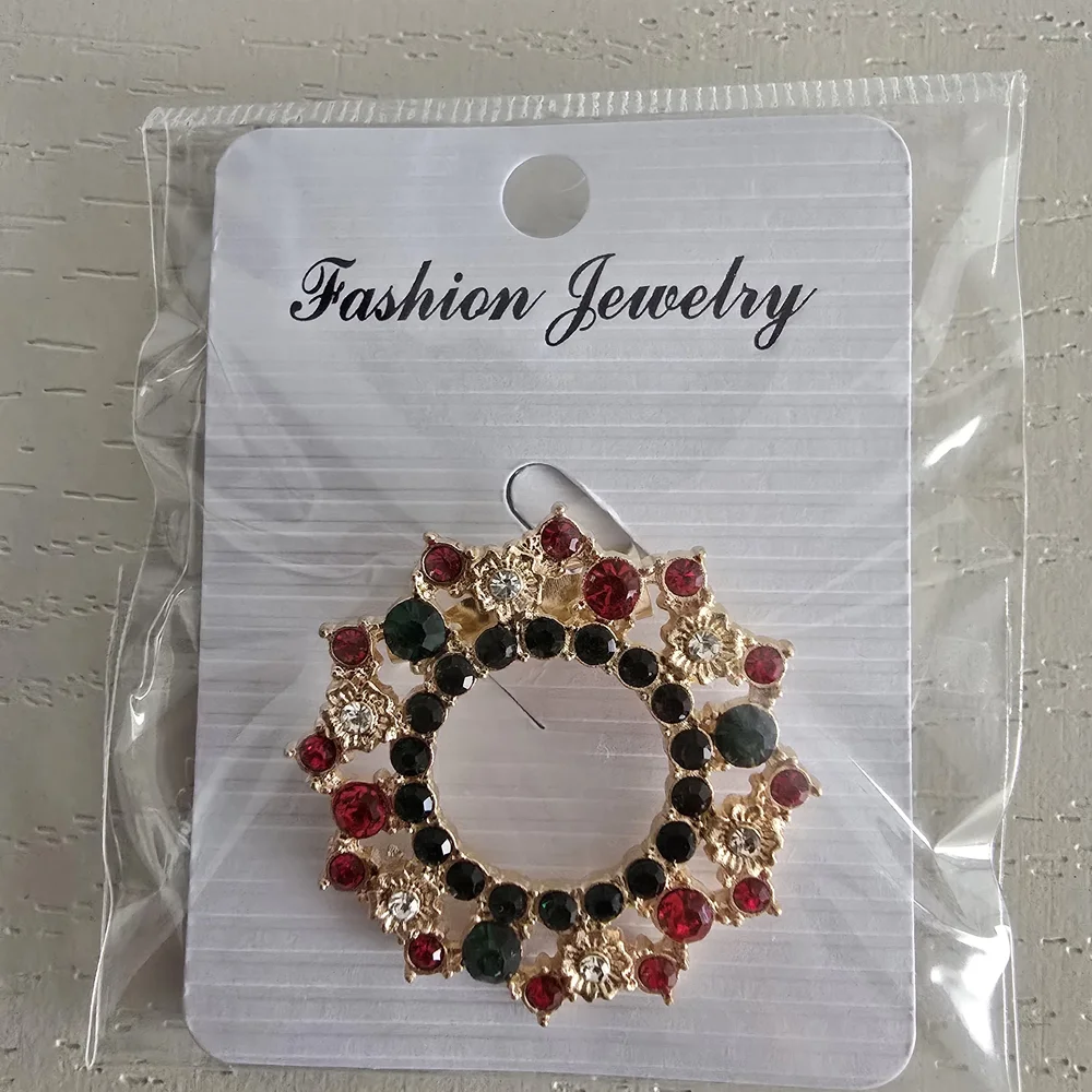 Fashion Jewelry Christmas Brooch Set - Gold, Green, Red, Black - Picture 3 of 4